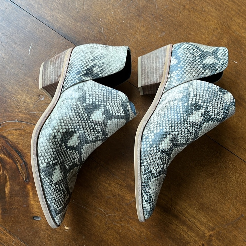 DOLCE VITA Snakeskin Print Booties - Sz 8.5 - Picture 5 of 9